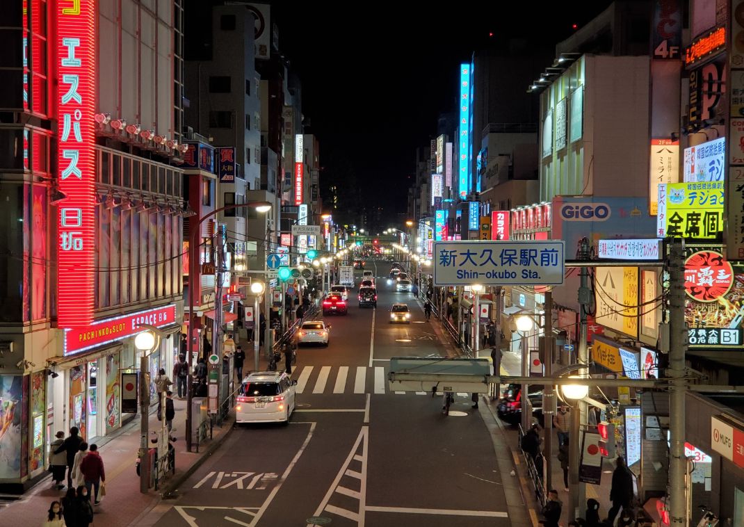 Vista desde el andén de Shin-Okubo