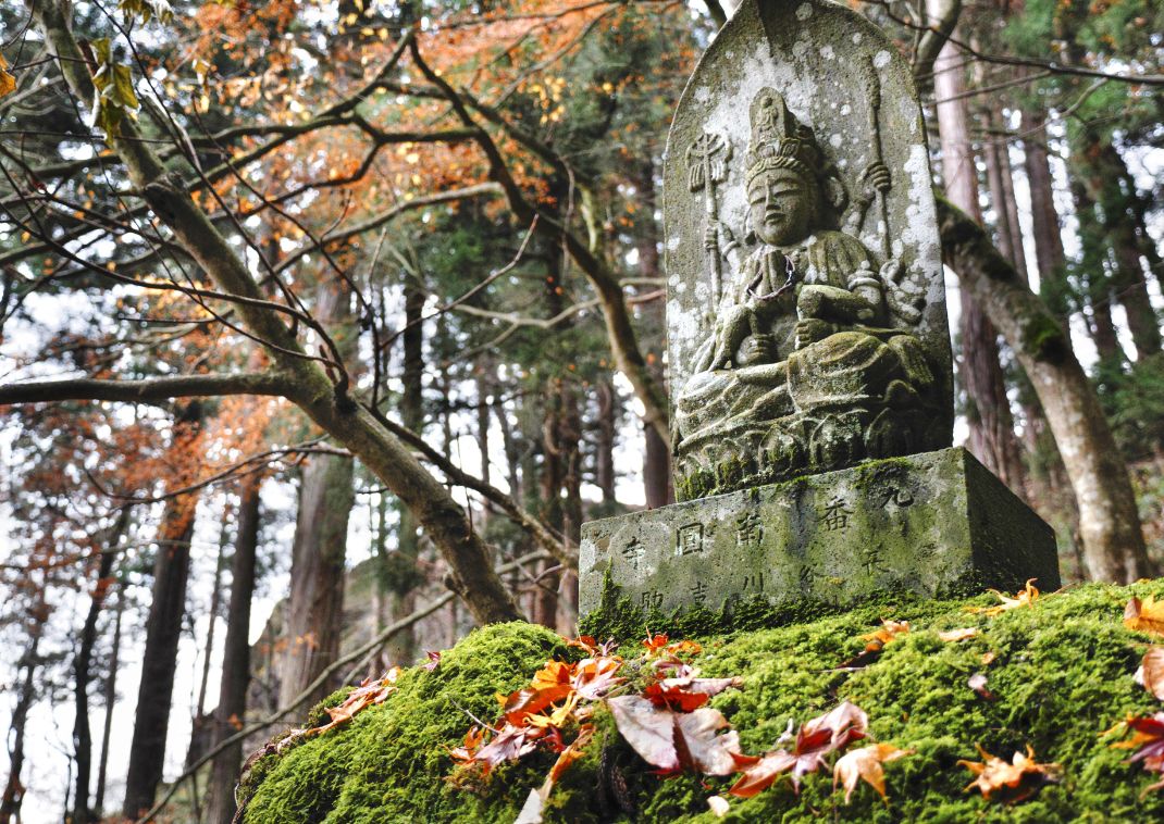 Estatua de Buda en Tashoba en el Templo de Risshakuji Yamadera.