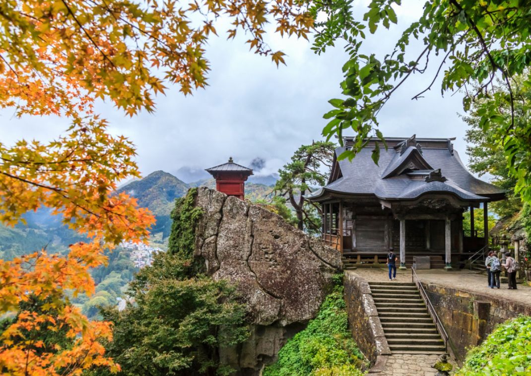 Templo de Yamadera en otoño, Yamagata, Japón.

