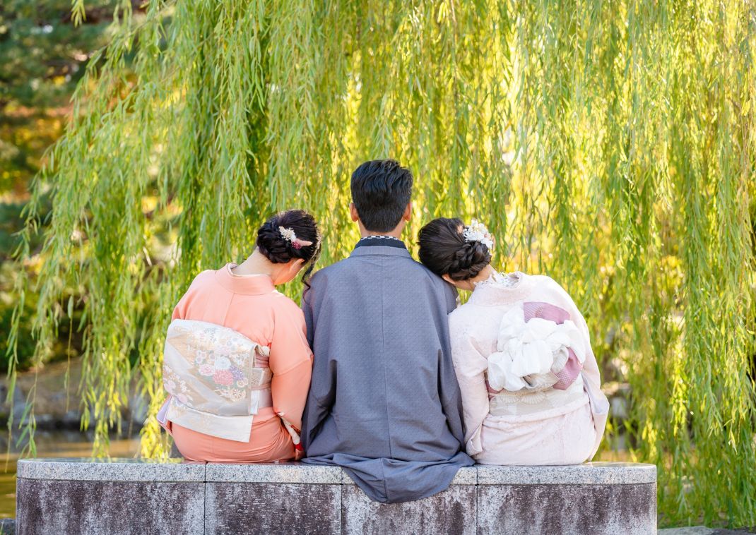 Familia vistiendo un kimono japonés