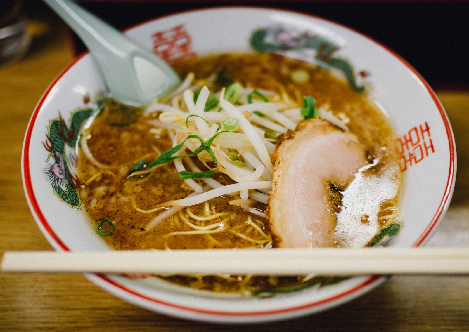 Ramen japonés de ternera