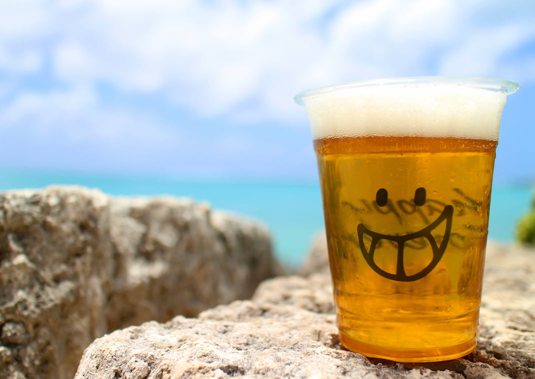 Cerveza Orion en la playa, Okinawa, Japón.