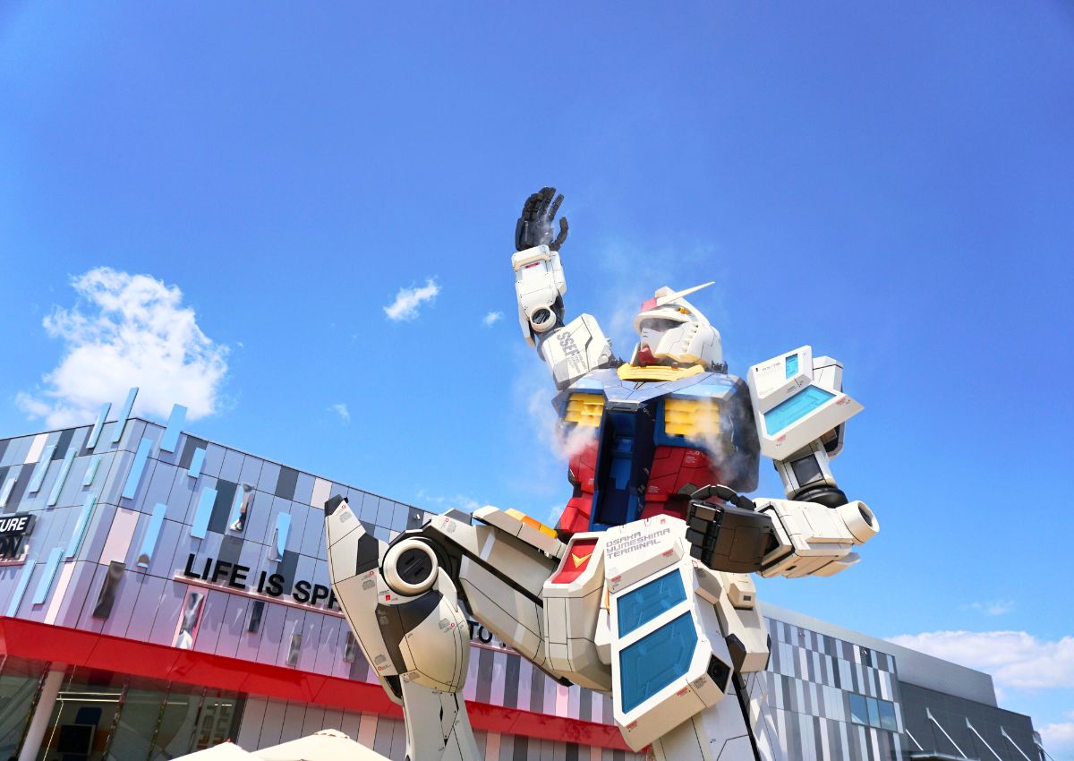 Estatua de Gundam en el Pabellón Gundam Next Future