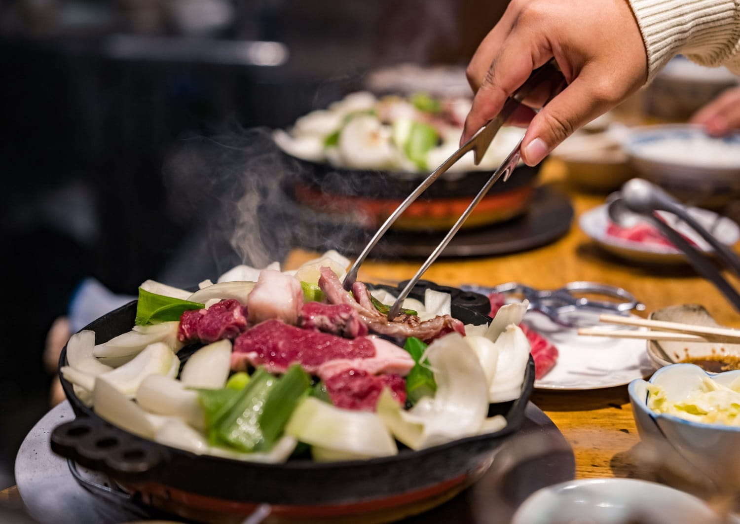 El famoso plato de cordero de Hokkaido, Jingiskan