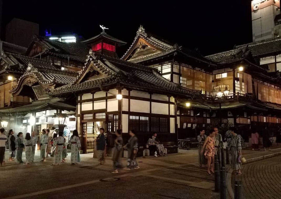 Dogo Onsen de noche