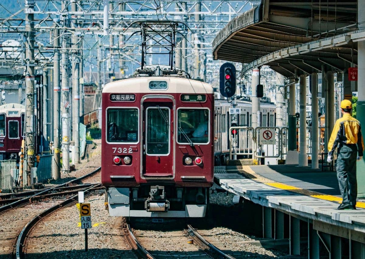 Tren en Kioto, Japón