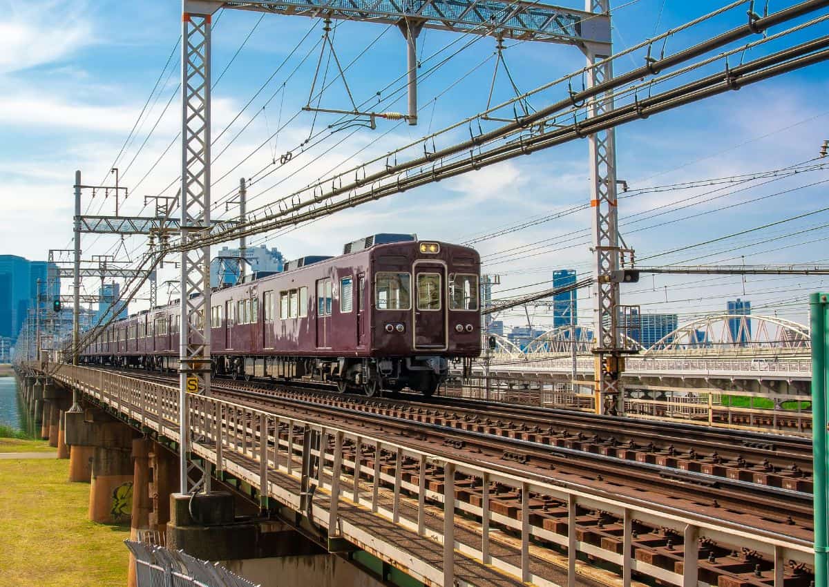 Tren saliendo de Osaka