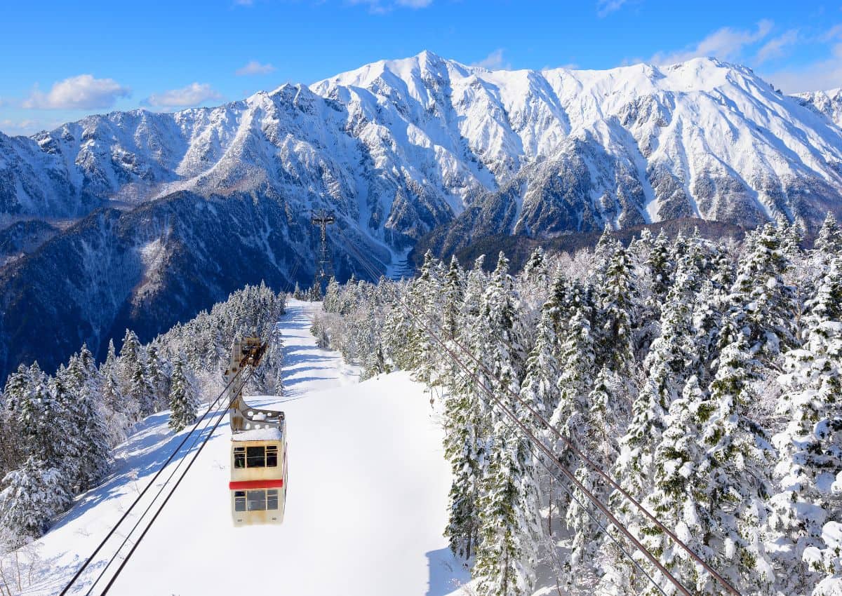 Teleférico Shin-Hotaka durante el invierno en el monte Hotaka, Nagano