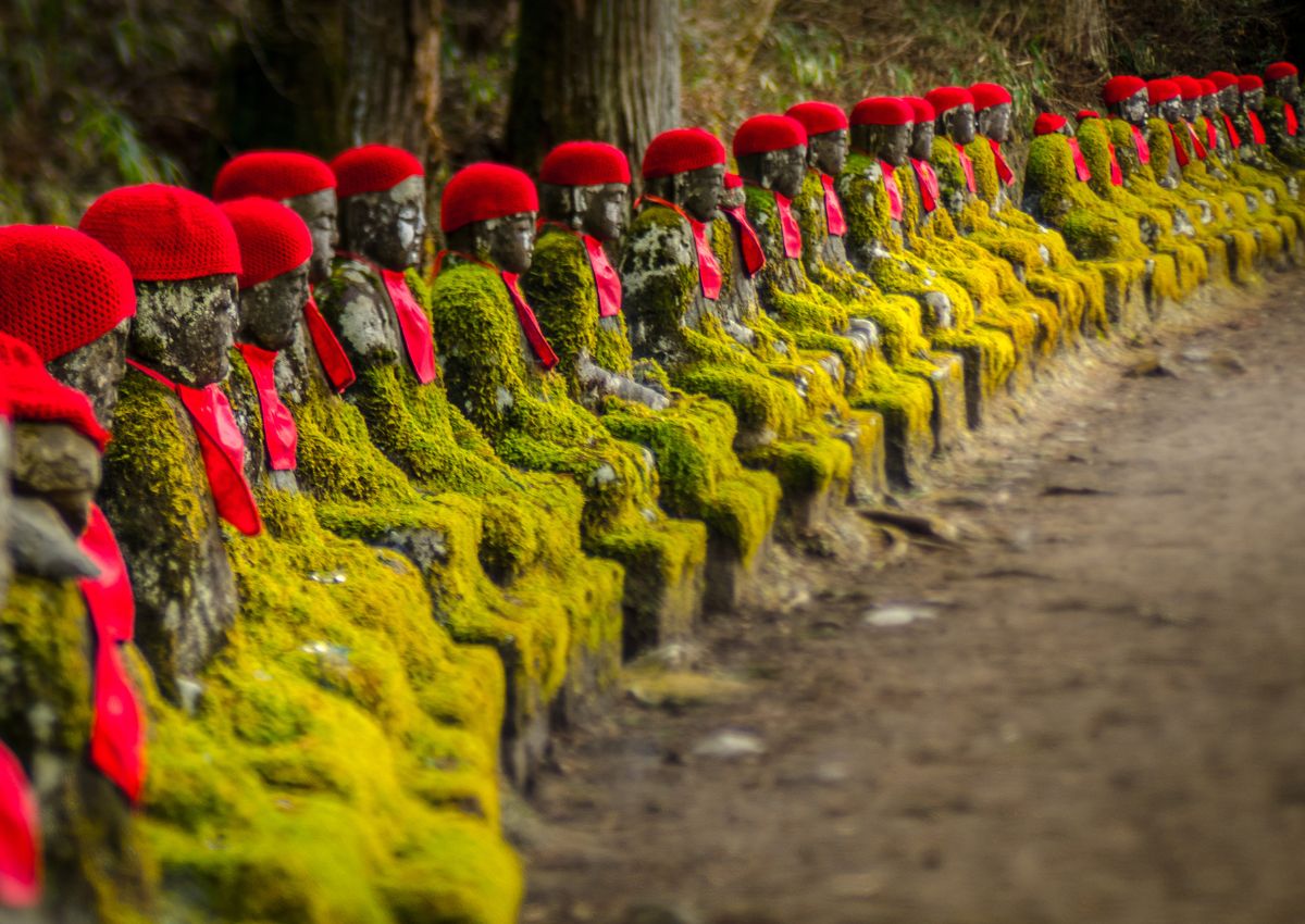 Estatuas de Ojizo en el abismo de Kanmangafuchi