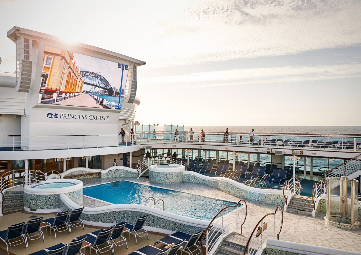 Relajándonos en la cubierta del barco Diamond Princess