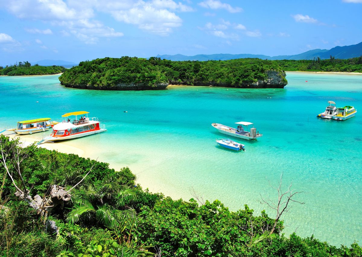 Bahía de Kabira en la costa norte de la isla Ishigaki, Okinawa