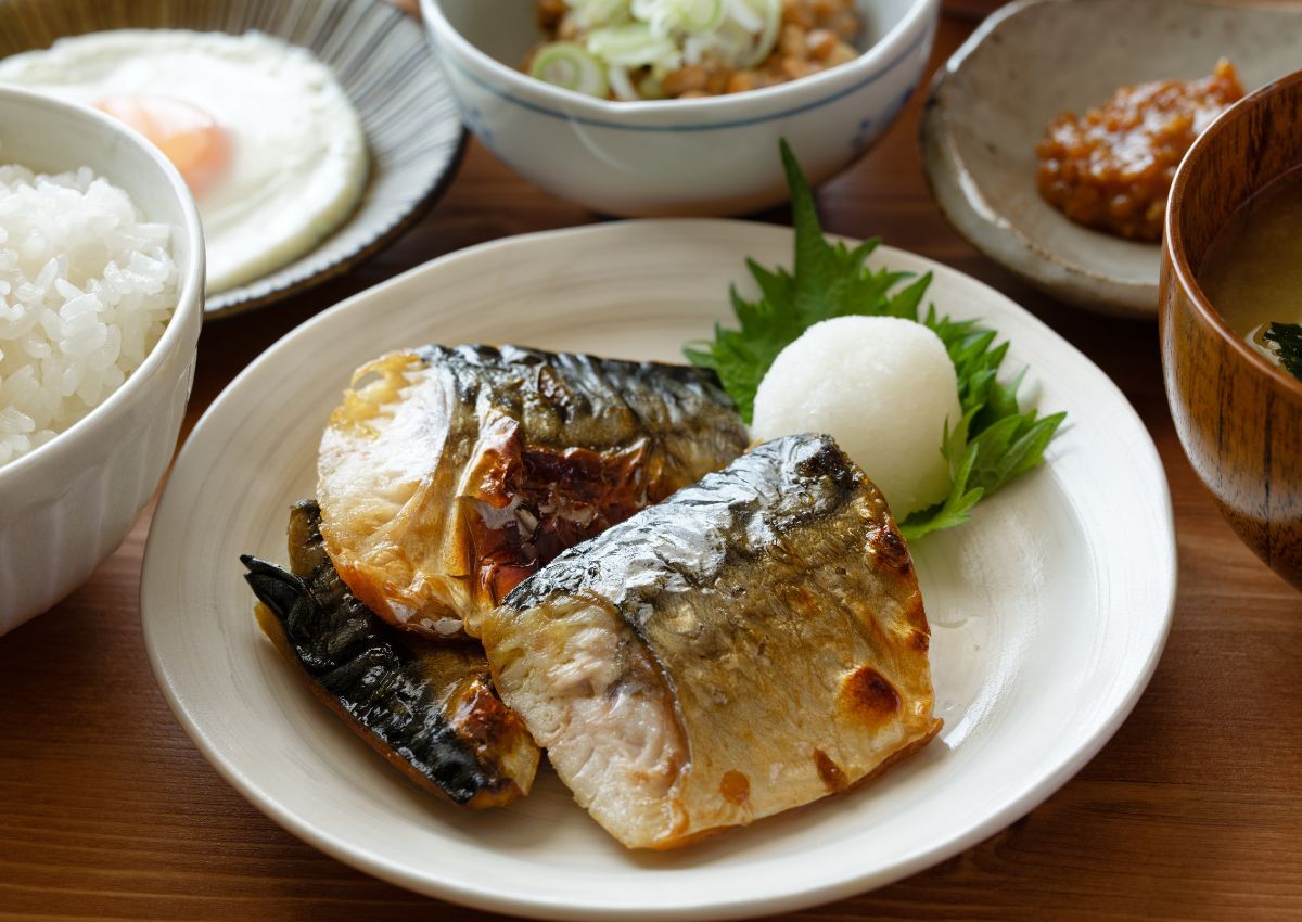  Pescado a la parrilla para el desayuno japonés