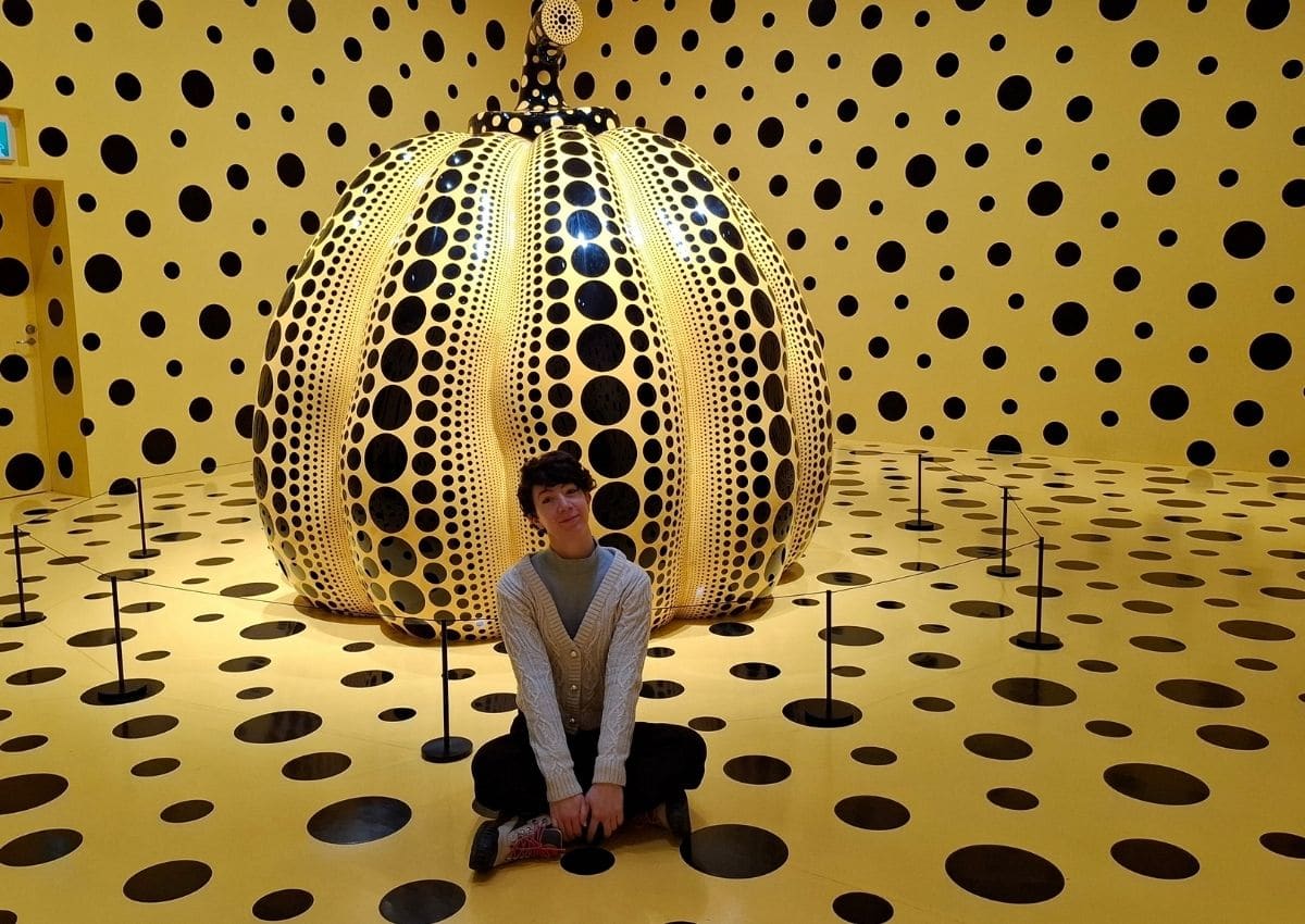 Dentro del Museo de Arte de la Ciudad de Matsumoto, Japón