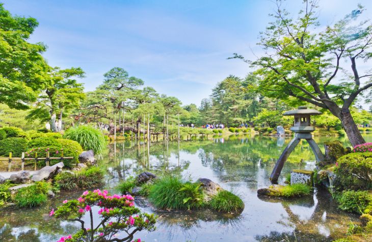 El jardín Kenrokuen en verano