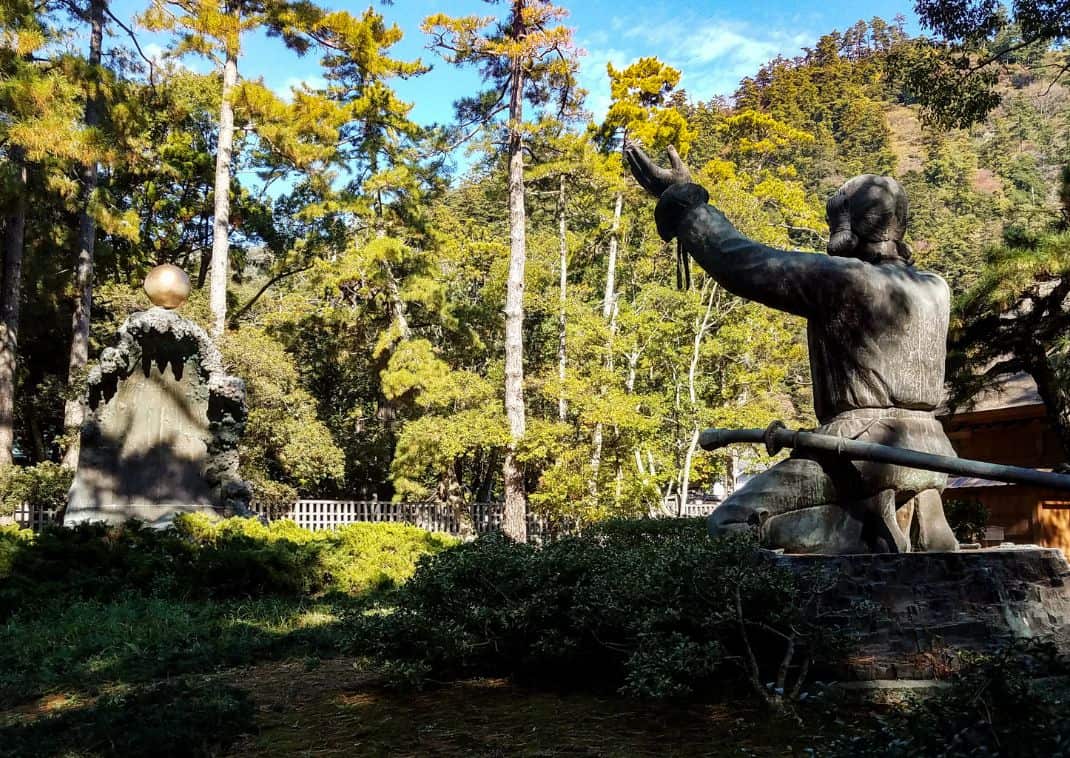 Richard Henry, Una representación en piedra de Okuninushi