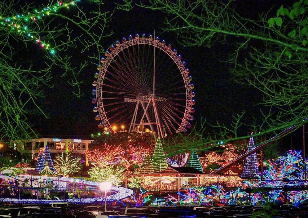 Iluminaciones de invierno y noria en Yomiuri Land