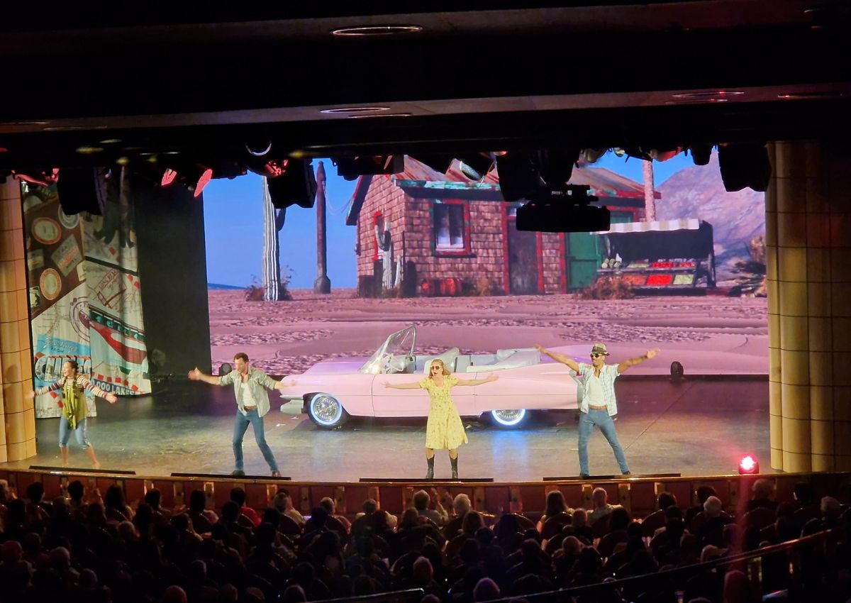 Musical en el teatro del crucero Diamond Princess