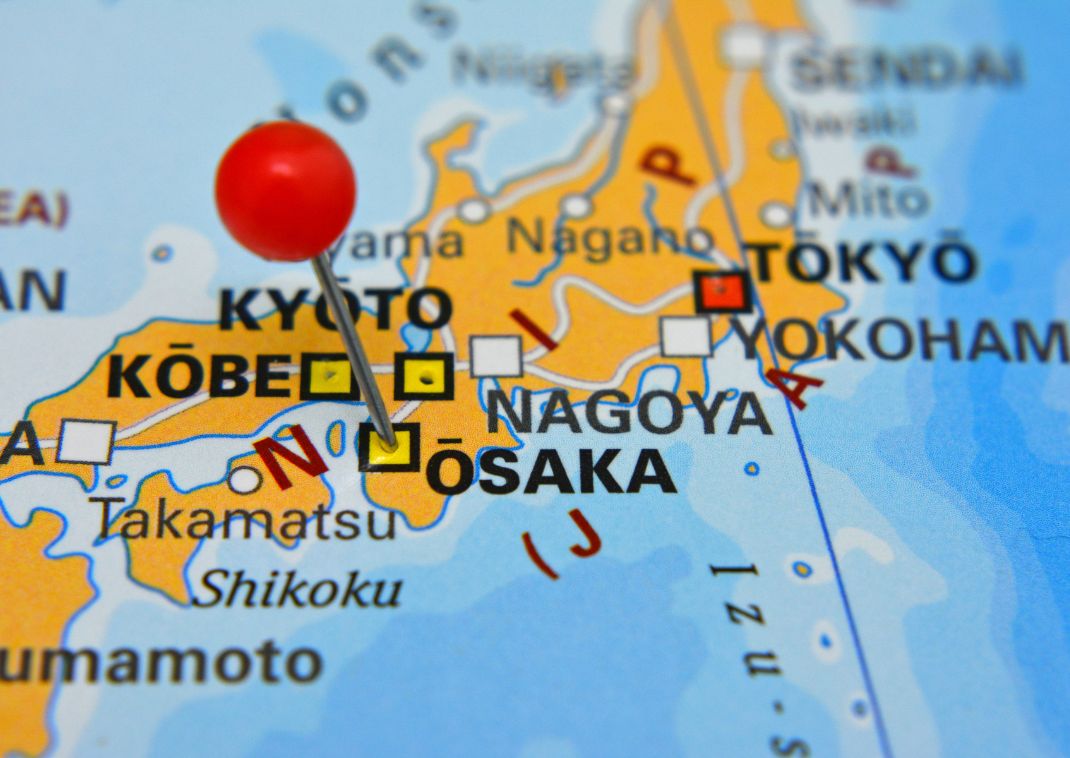 Mapa de Japón con un marcador en Osaka