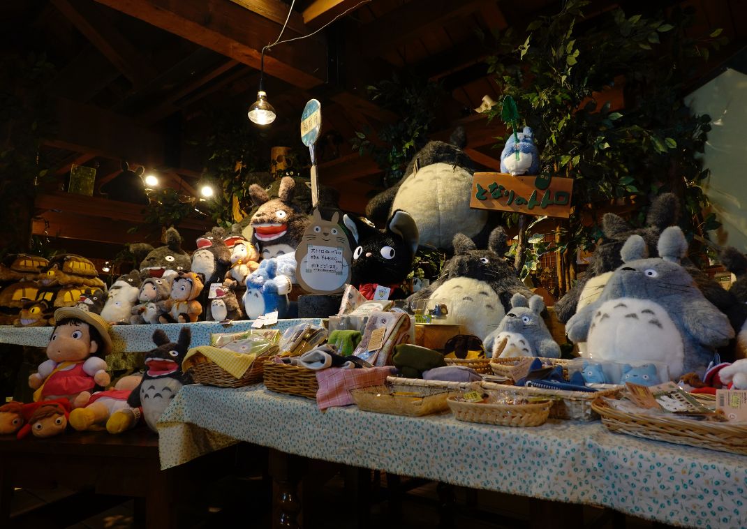 Interior de una tienda de Ghibli, Japón