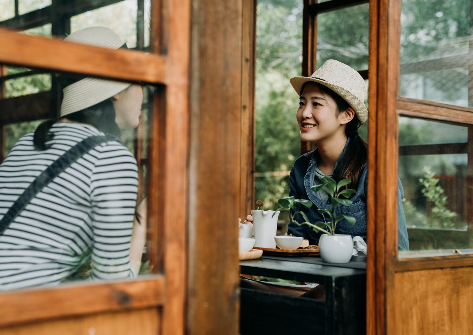 Turistas en una casa de té, Tokio, Japón