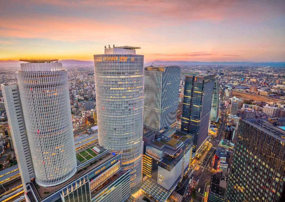 Vista del atardecer en Nagoya, Japón
