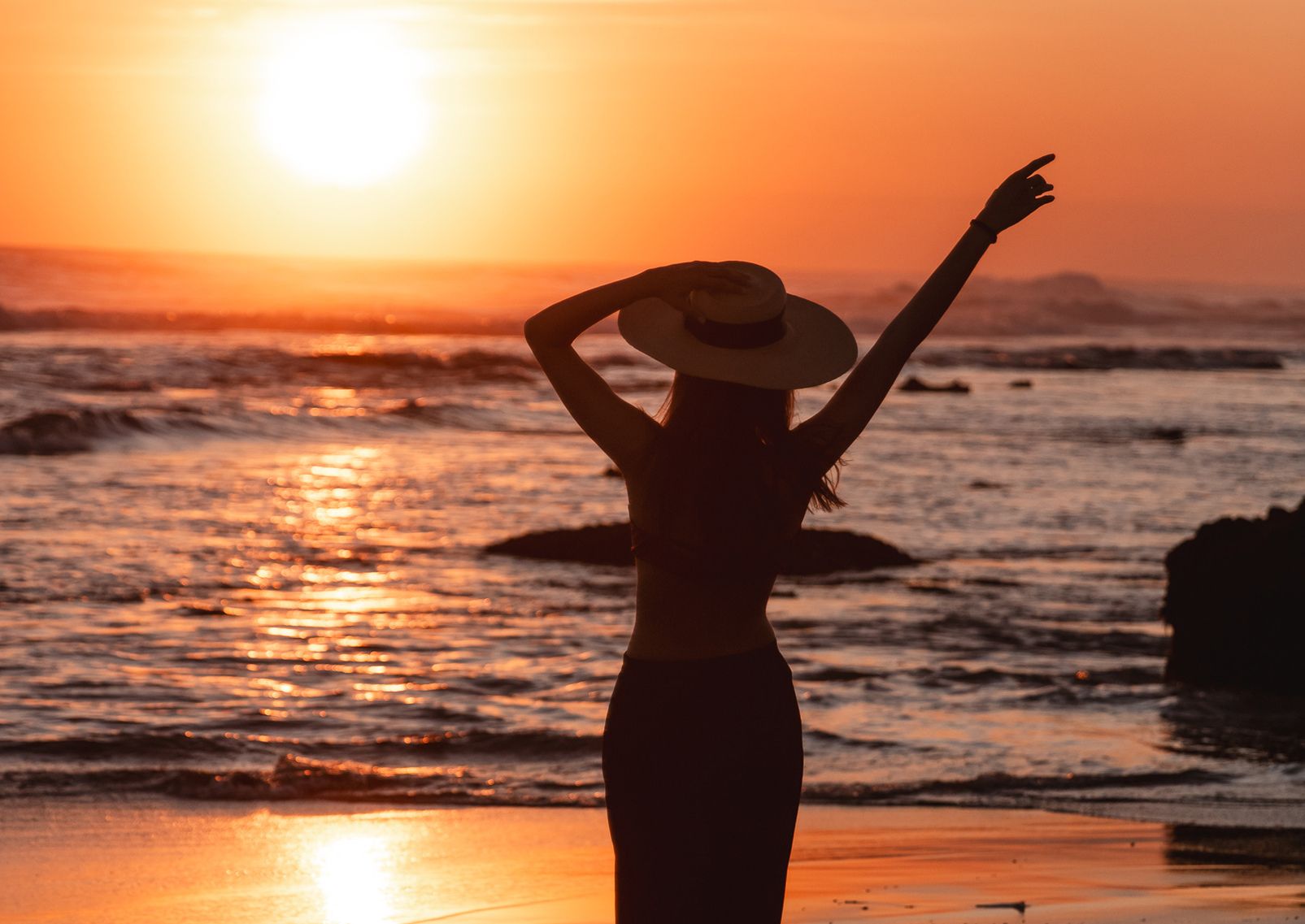 Precioso atardecer en la playa de Canggu, Bali