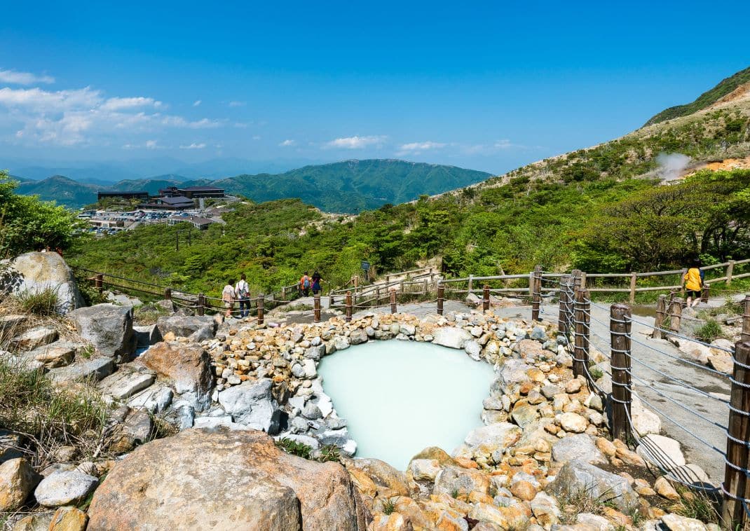 Primavera de azufre de Owakudani cerca del lago Ashi en Hakone, Kanagawa, Japón