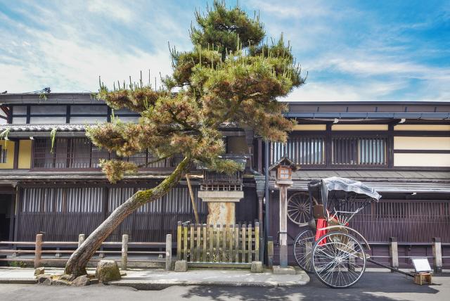 Calle antigua de la histórica ciudad de Takayama