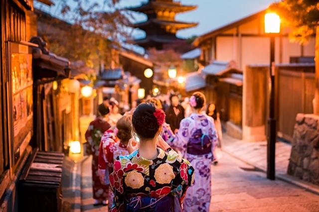 Mujeres con kimonos en Kioto