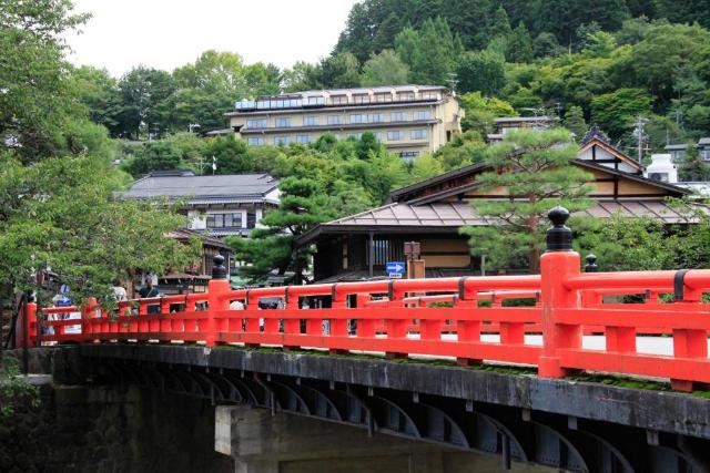 Exterior del Ryokan, está situado en la colina. 