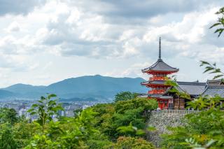 Templo Kiyomizu-dera en primavera 