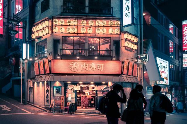 Comida callejera en Shibuya de noche