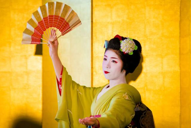 Actuación de geishas, Sakata 