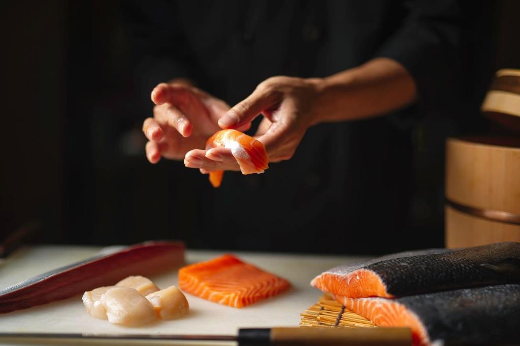 Chef preparando sushi