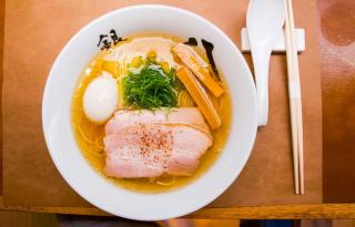 Un buen tazón de ramen japonés