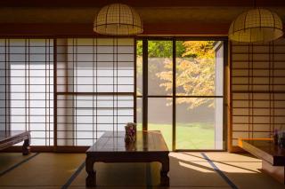Habitación tradicional ryokan con tatami
