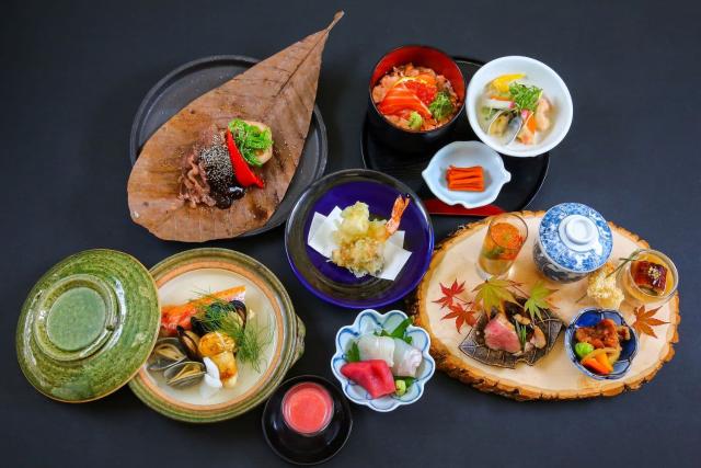 Cena kaiseki de temporada en un ryokan