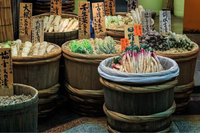 Verduras en escabeche en el mercado de Nishiki, Kioto