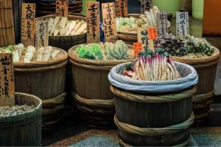 Verduras en escabeche en el mercado de Nishiki, Kioto