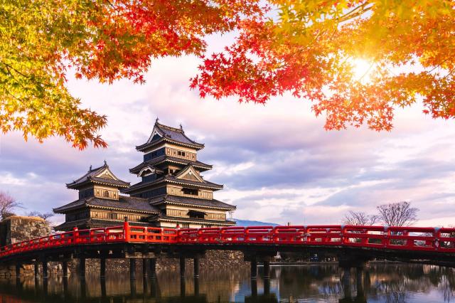Castillo de Matsumoto en otoño