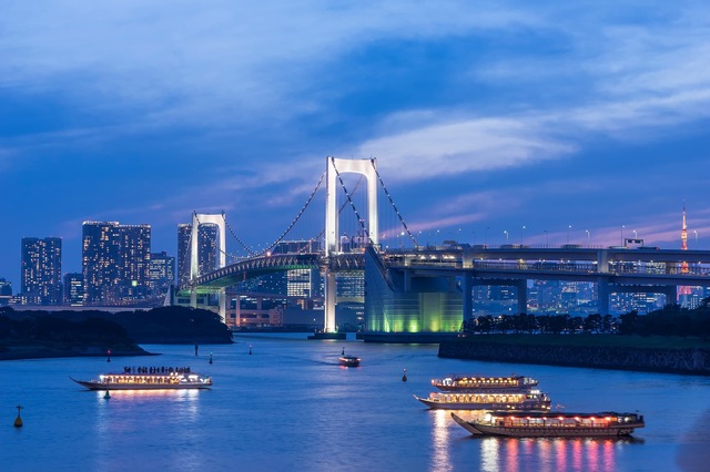 Yakatabune y Rainbow bridge en Tokio