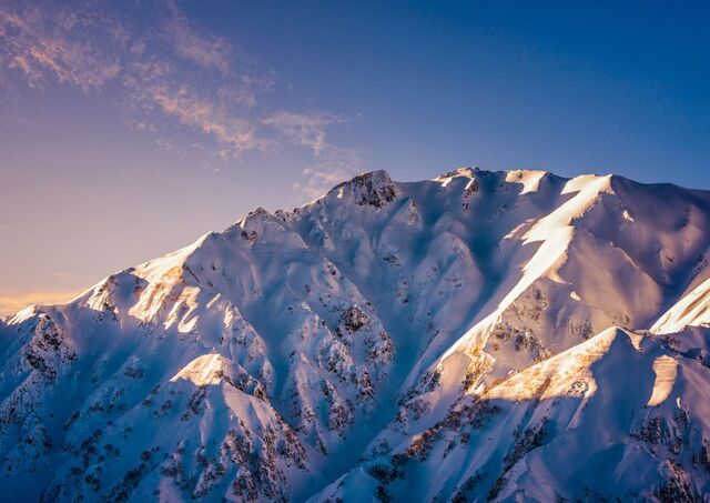 Cordillera de Hakuba al atardecer invernal, Japón