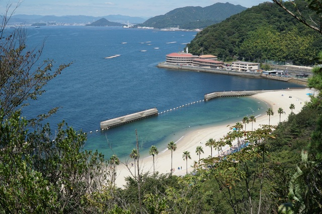 Vista de la costa de Karuga desde la ciudad de Kure