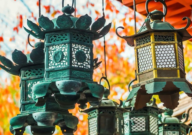 Farolillos en el santuario Kasuga Taisha, Nara