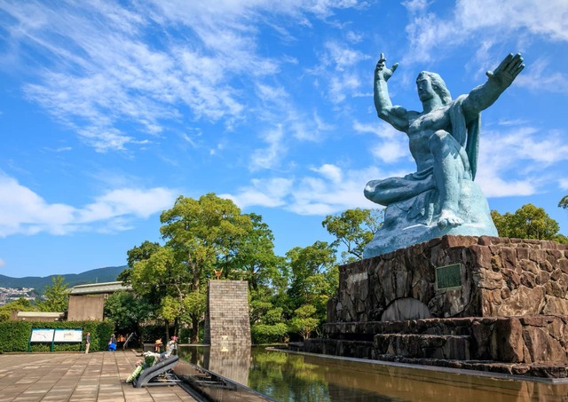Estatua de la Paz en el Parque de la Paz de Nagasaki, Nagasaki