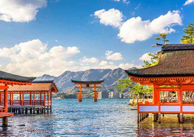La famosa puerta torii flotante
