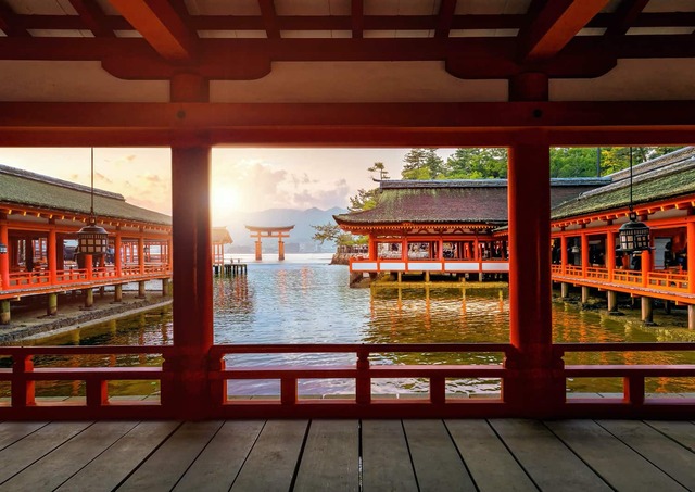 El santuario de Itsukushima con la marea baja