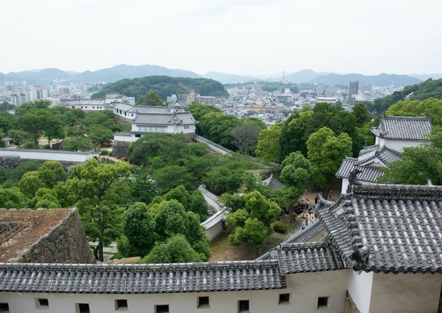 Vista desde detrás de las murallas del castillo