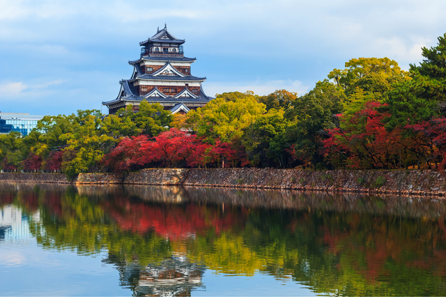 El castillo de Hiroshima en otoño