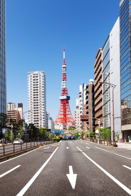 Carretera desde la Torre de Tokio en Shiba Koen, Minato, Tokio, Japón